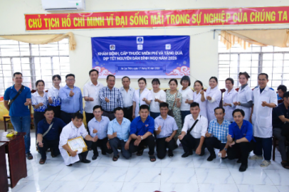 VẠN T&Acirc;M PHARMA LAN TỎA Y&Ecirc;U THƯƠNG &ndash; KH&Aacute;M BỆNH, CẤP THUỐC V&Agrave; TRAO QU&Agrave; CHO B&Agrave; CON AN LẠC TH&Ocirc;N